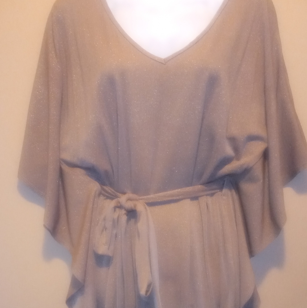 ✨✨Sparkly & flowy light brown caftan top with belt. ✨✨